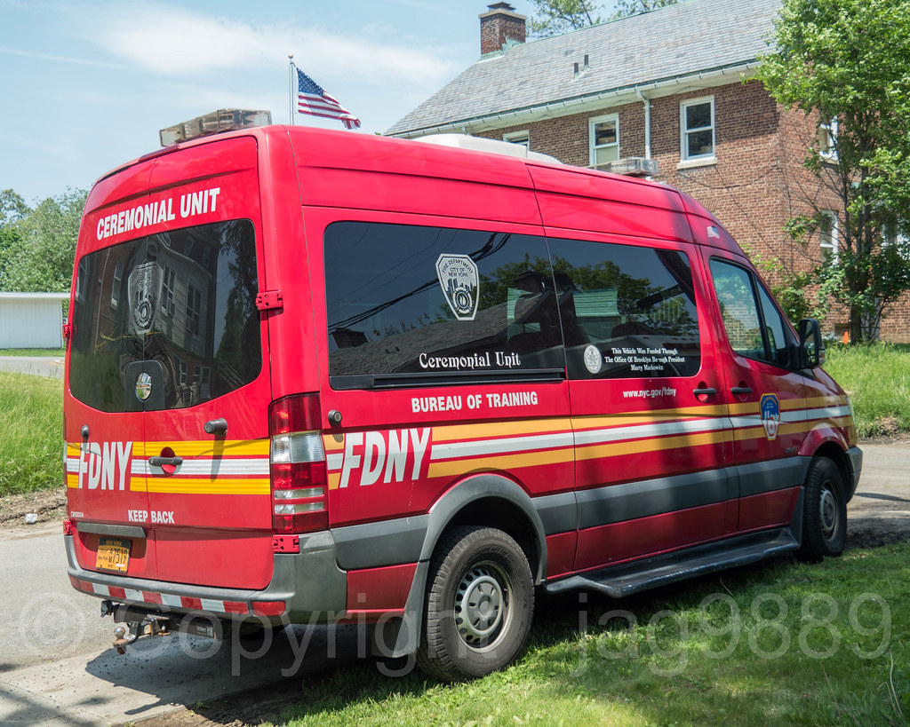 FDNY Ceremonial Unit Transport Van, Fort Totten, New York … Flickr