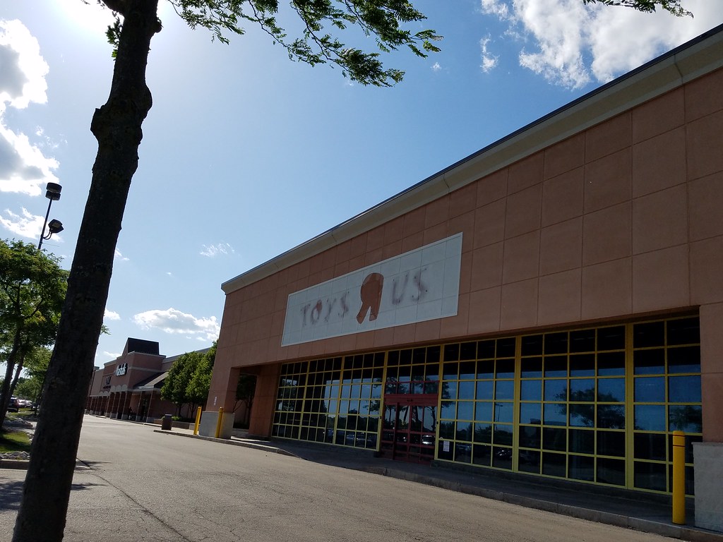 Vacant Toys "Я" Us at Arborland; Ann Arbor, MI The Caldor Rainbow