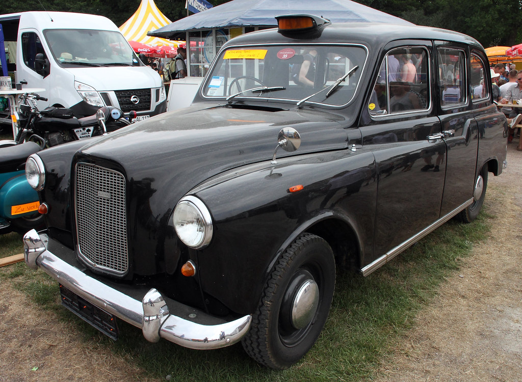 Hackney carriage A Austin FX4 at the Oldtimermarkt Bockhor… Dennis