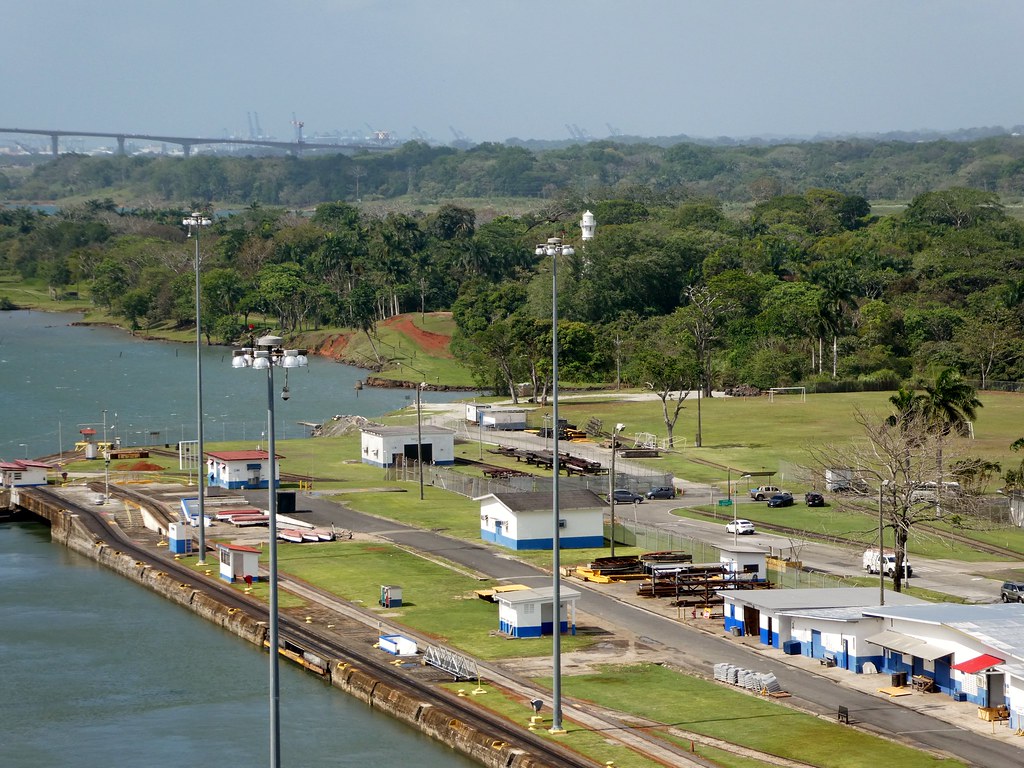 Atlantic Entrance Middle Range lighthouse The Atlantic Ent… Flickr