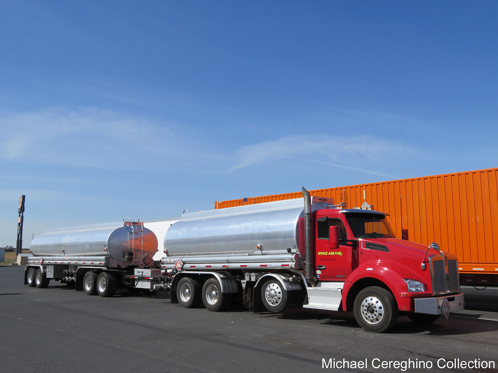 Space Age Fuel Kenworth T880 tanker, Truck 49 Space Age F… Flickr