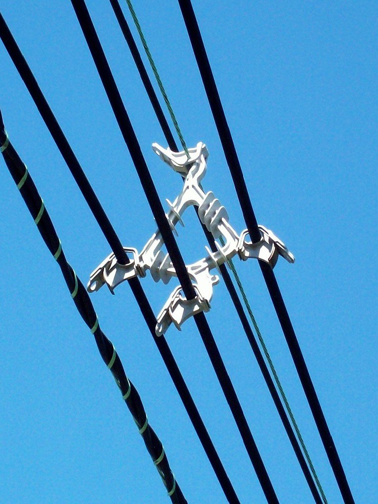 Modern Spacer Cable Spacer A spacer cable spacer used toda… Flickr