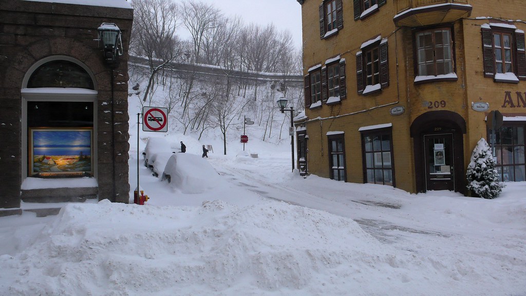 Neige... Québec, Qc, Canada, Rue StPaul, angle StThomas Michael