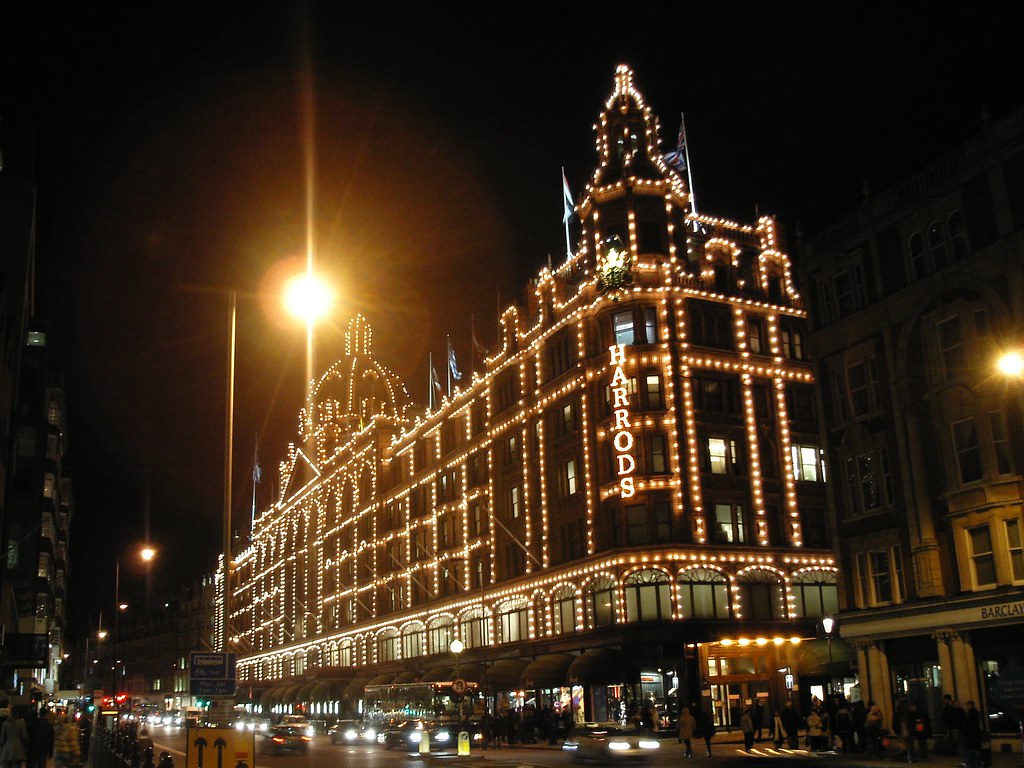 Harrods Los famosos almacene Harrods iluminados por la noc… Flickr