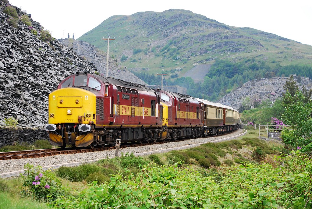 37417+401 Blaenau Ffestiniog 310508 37417+37401 approach B… Flickr