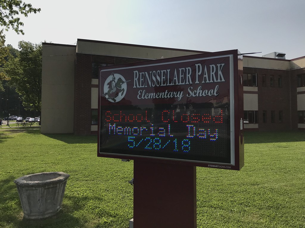 Memorial Day Ceremony at Rensselaer Park Elementary School… Flickr