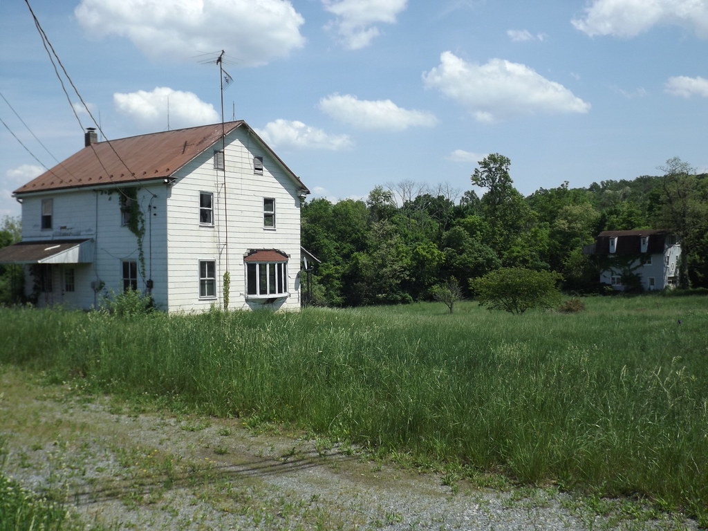 Farm House Abandoned 126 North York Road Dillsburg, PA Bui