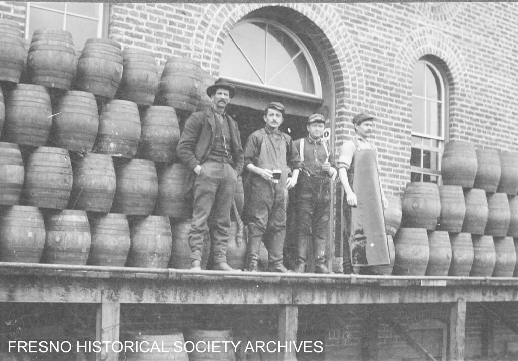 Fresno Brewing Company staff, circa 1910. Deliveries of go… Flickr