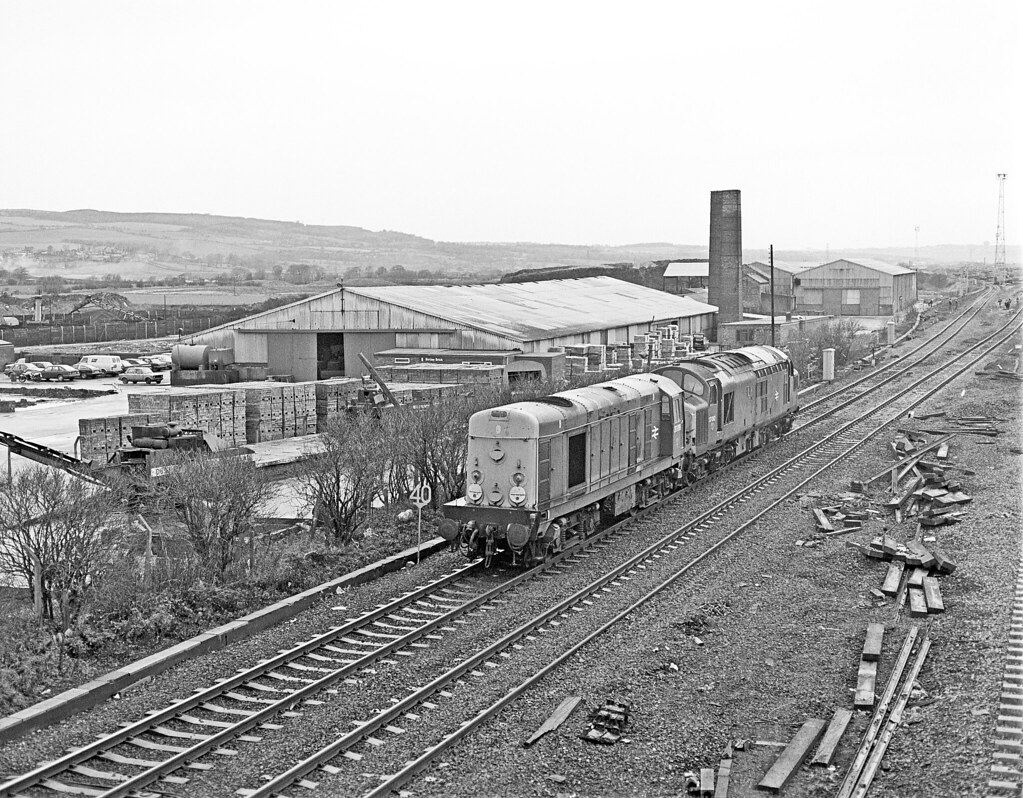EE duo 37082 & 20099 head past Birtley and onward to Tyne … Flickr