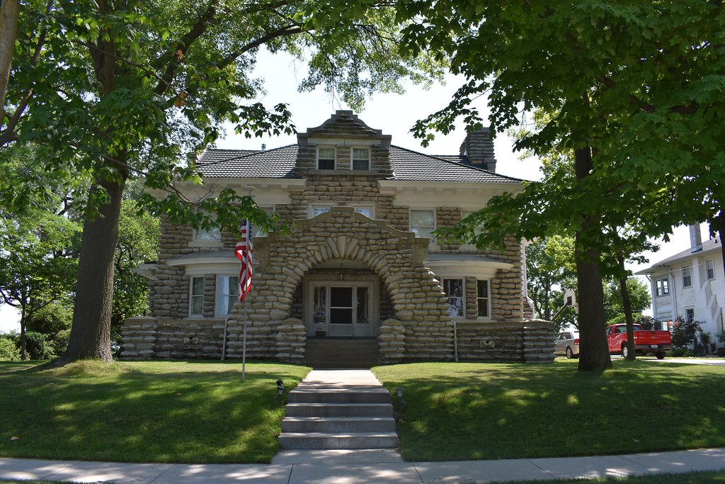 10th and Grand, Keokuk Located on a bluff overlooking the … Flickr