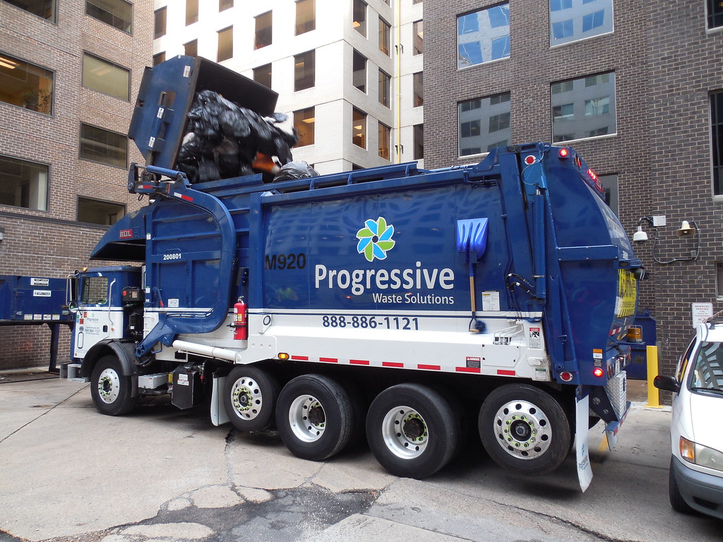 Progressive Waste Solutions 200801 Working in the alleyway… Flickr