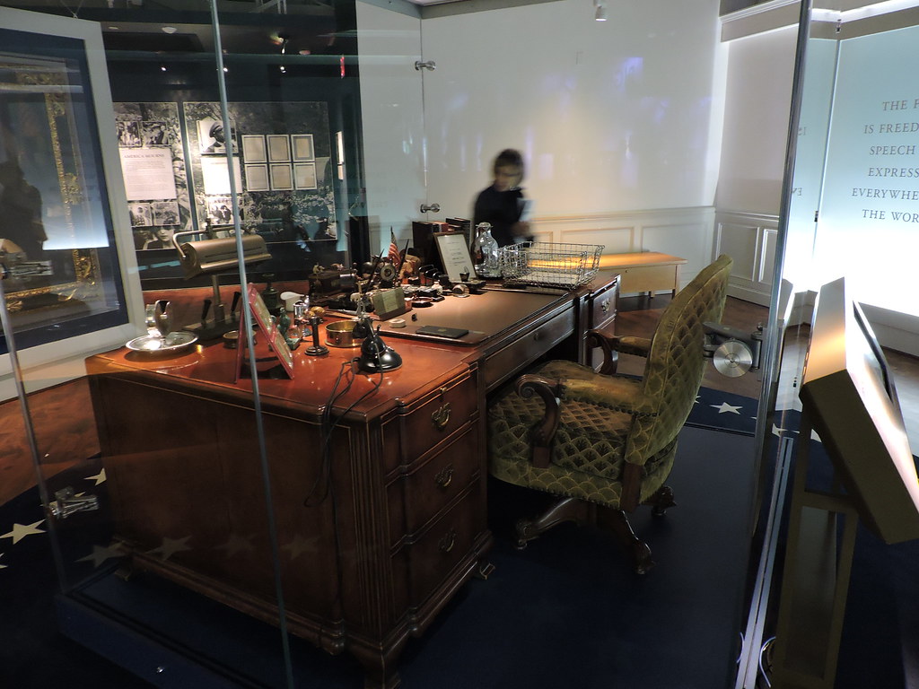 FDR's WHITE HOUSE DESK President Roosevelt used this desk … Flickr