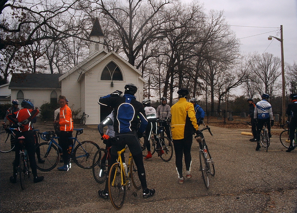 02100004 Waiting at the Avilla Church to get "The Word" fr… Flickr