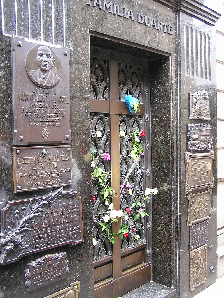 tumbas del Cementerio de la Recoleta Buenos Aires Argentina Flickr
