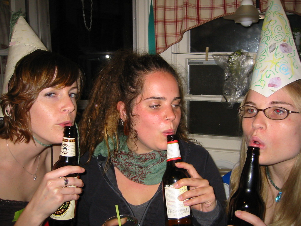 Beer Bottle Jug Band Erin, Courtney & Stephanie, striving … Flickr