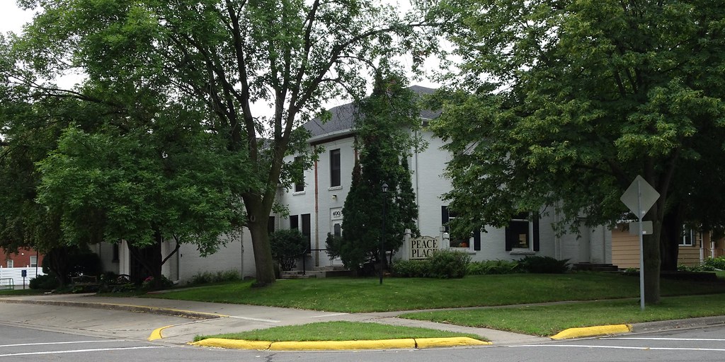 Former funeral home in downtown Hutchinson, MN Dobratz Han… Flickr