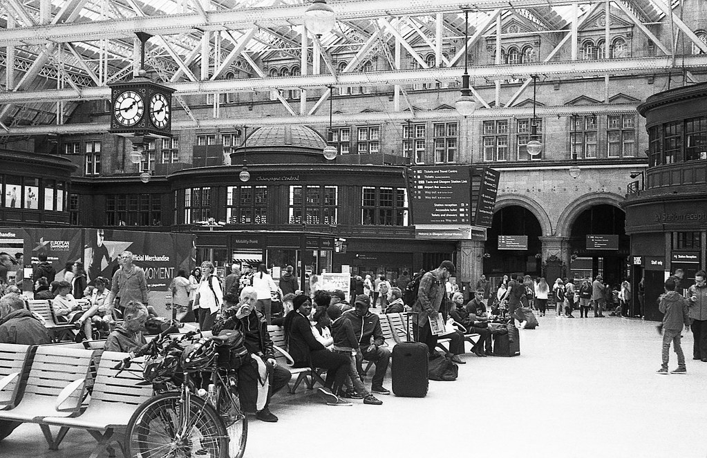 Arette P, Test. Ilford HP5+. Central Station, Glasgow Flickr