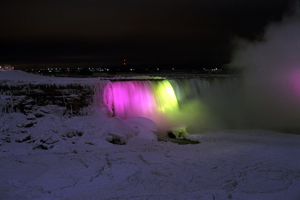 The Horseshoe Falls at Night 2 The American side of the Ho… Flickr