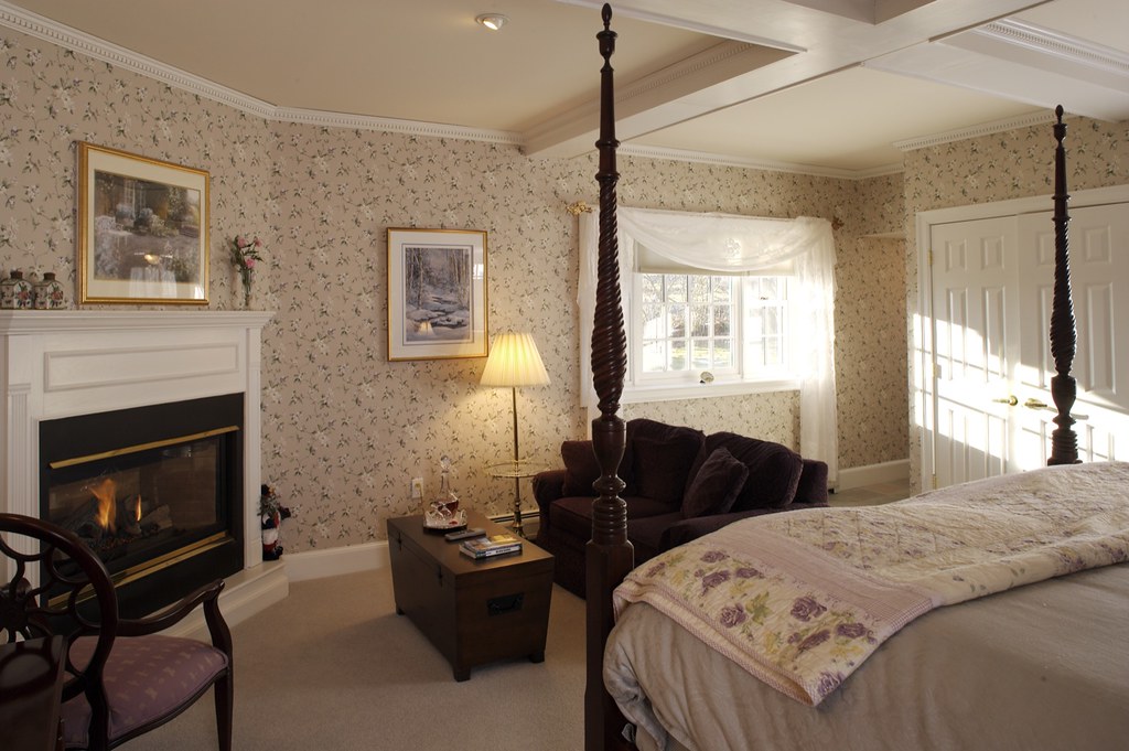 Room 9, Carriage House, Applegate Inn Watch the flames fli… Flickr