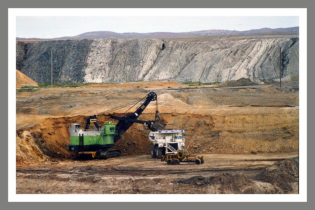 B18 LEIGH CREEK Clearing the way to mine brown coal E.T.S.… Flickr