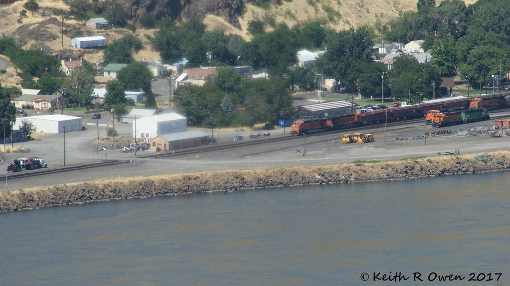 Westbound Grain Train Leaving Wishram, WA. Keith Owen Flickr