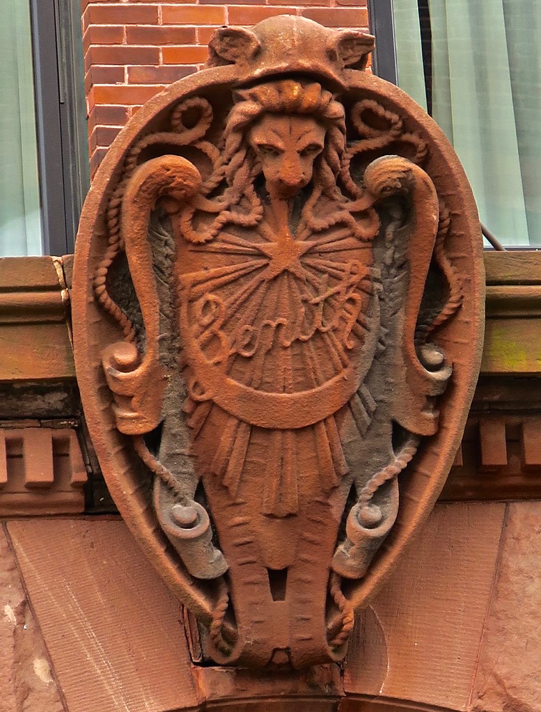 Zenith Machine Co., Duluth, MN Emblem above the former ent… Flickr