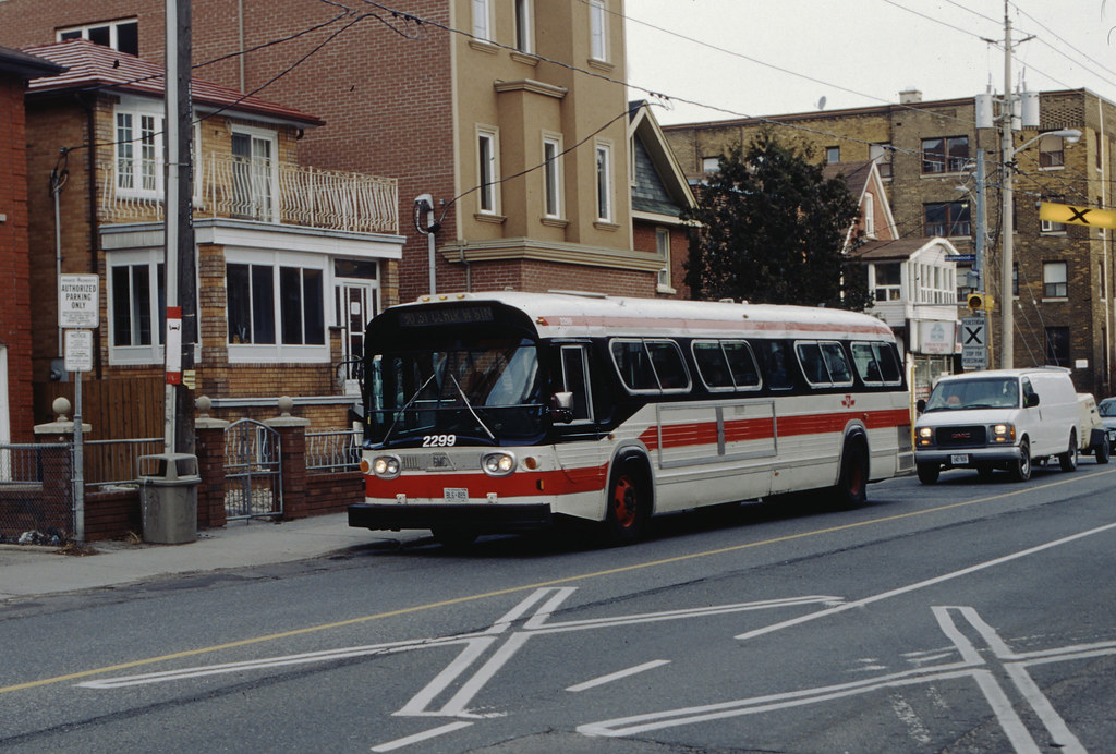 TTC GM New Look Bus Vaughan Road 2011 TTC 2299 stops on Va… Flickr