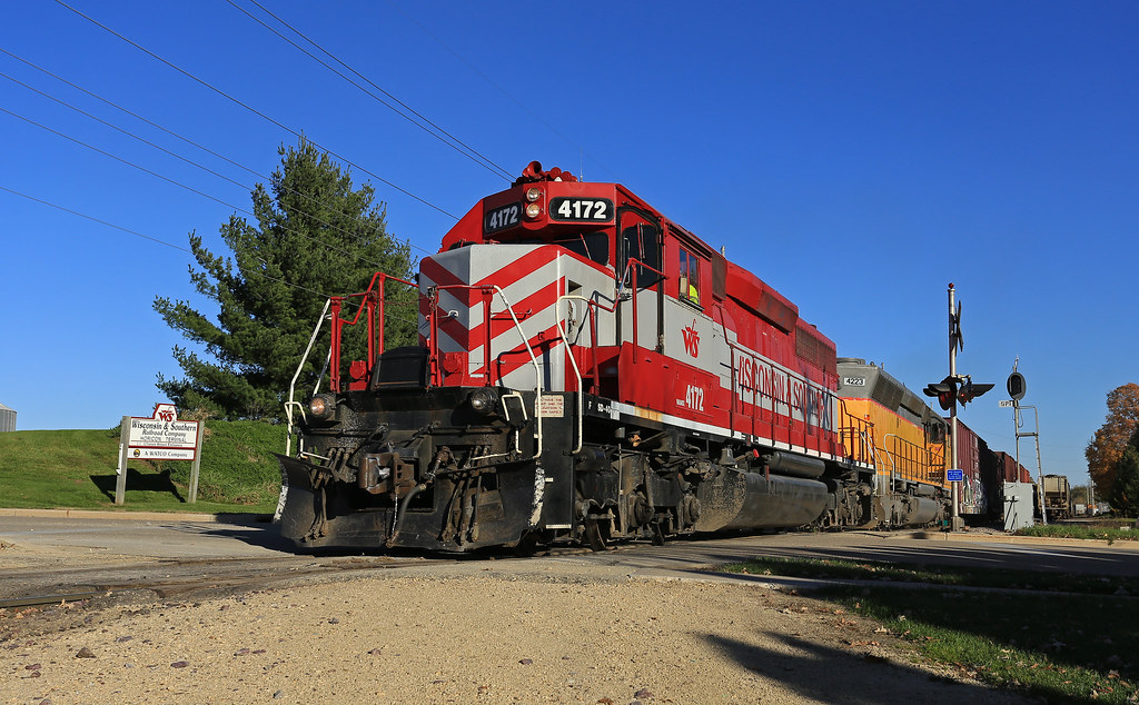 Horicon WAMX 4172 and 4223 lead a mixed freight through Ho… Flickr