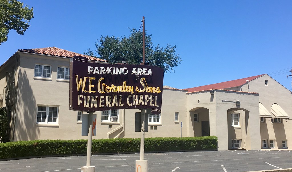 W F Gormley & Sons Funeral Chapel neon sign downtown Sac… Flickr