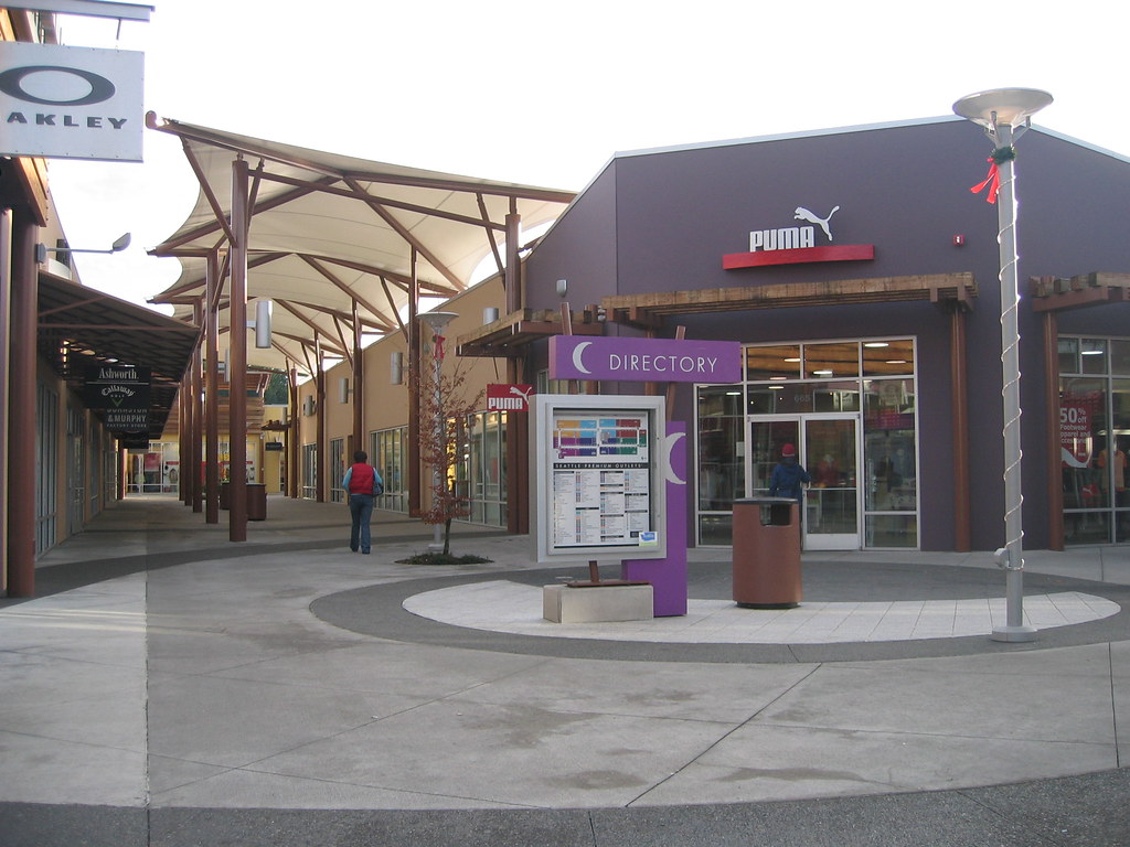 Seattle Premium Outlets A quiet early morning at the Seatt… Flickr
