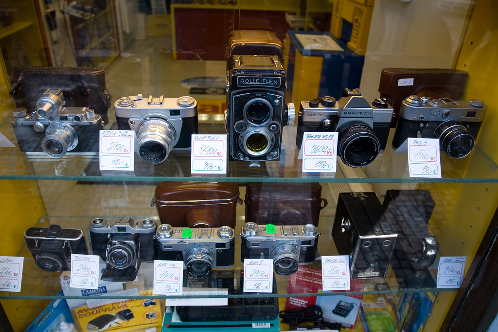 Old photo equipment Picture taken in a shopping window in … Flickr
