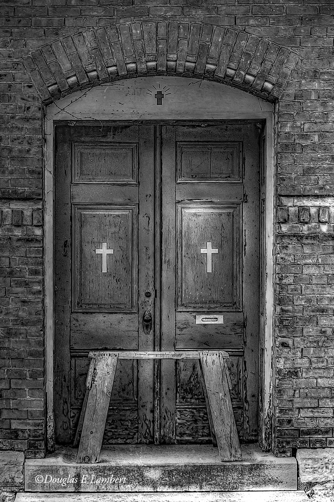 Burlington, Iowa August 11,2018 Well worn doors on a forme… Flickr