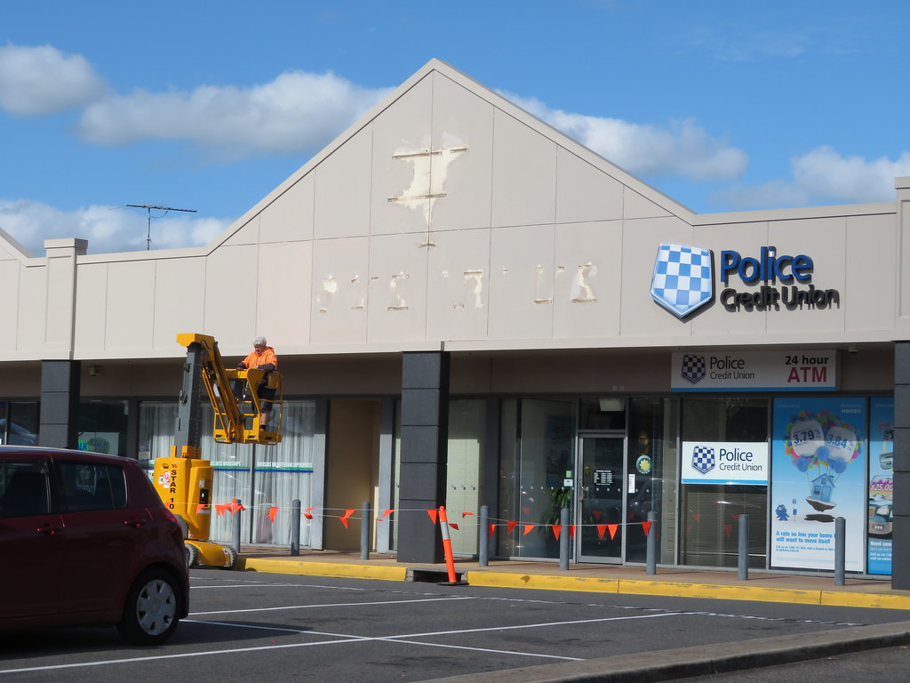 Toys R Us Tea Tree Plus (Modbury) Signage Removal Ryan Smith Flickr