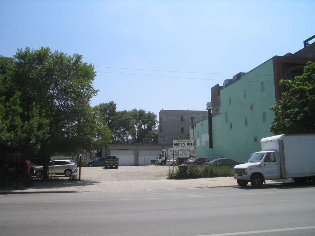 Logan Square 'L' footprint at Division This parking lot fo… Flickr