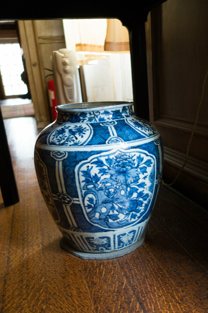 Antique vase Ham House, Richmond, UK Thomas Quine Flickr