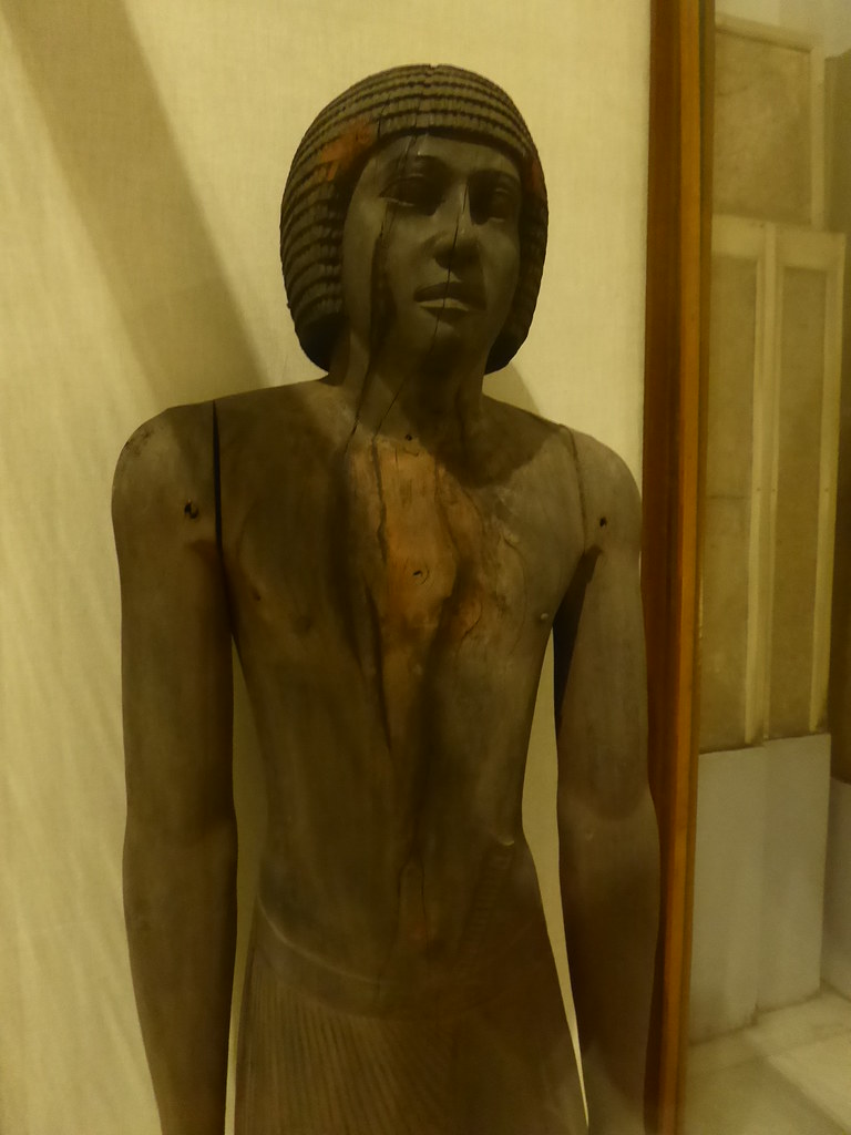 Wooden Statue The Egyptian Museum in Cairo contains the Wo… Flickr