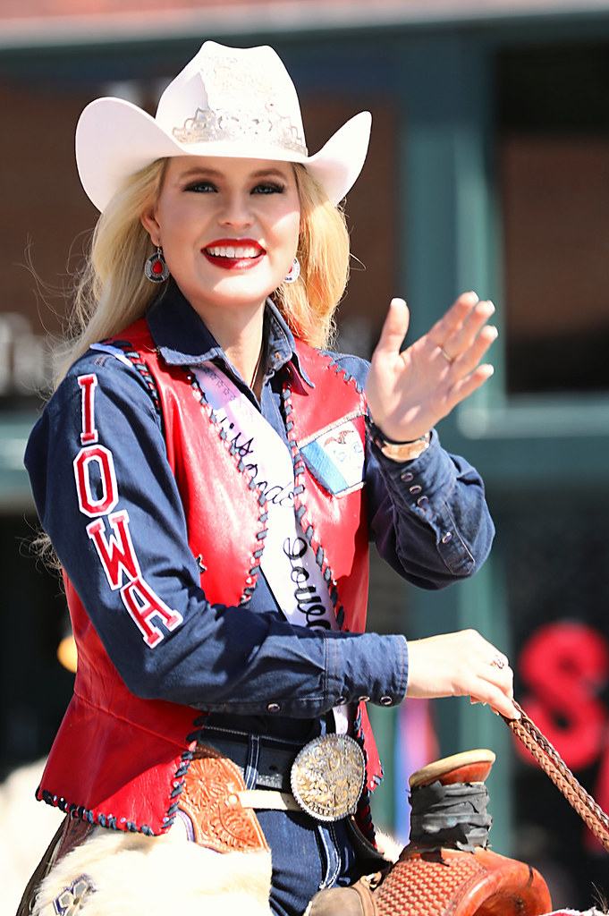 Miss Rodeo Iowa Jenna Kool, 2018 Miss Rodeo Iowa, rides in… Flickr