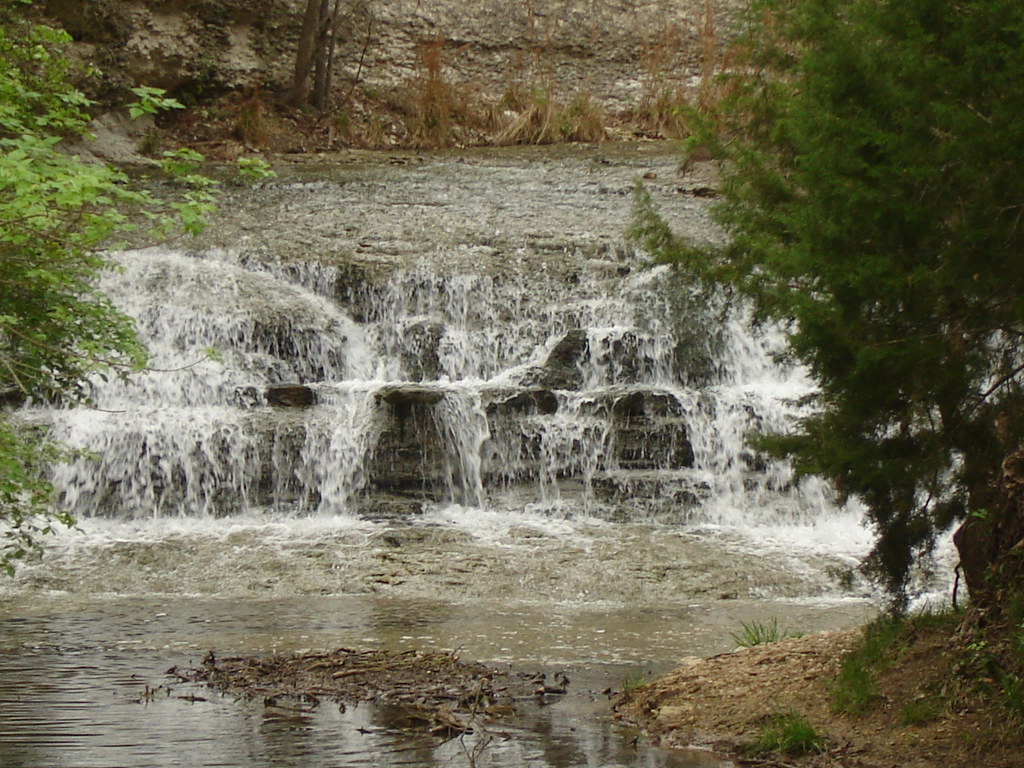 Stillhouse Hollow Lake Dam Closer shot of the waterfall. Flickr