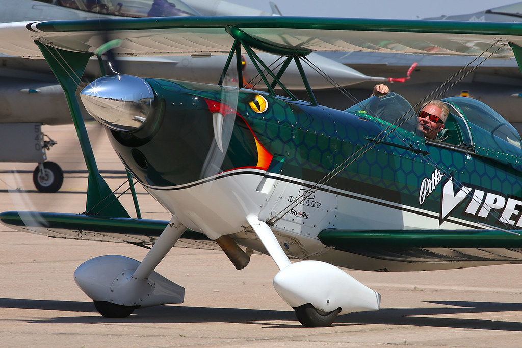 Dyess7108 Viper Airshow's Jason Newburg in his Pitts S2S a… Flickr