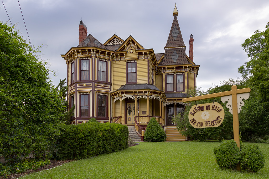_D3_33681 Mansion on Main bed and Breakfast, Smithfield, … Flickr