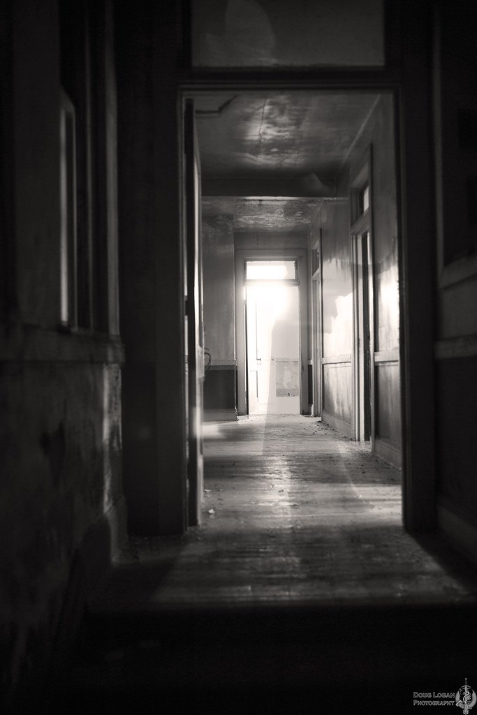 Upstairs Ghost 100 Main St., Oxford, NC. August, 2018 Doug Logan Flickr