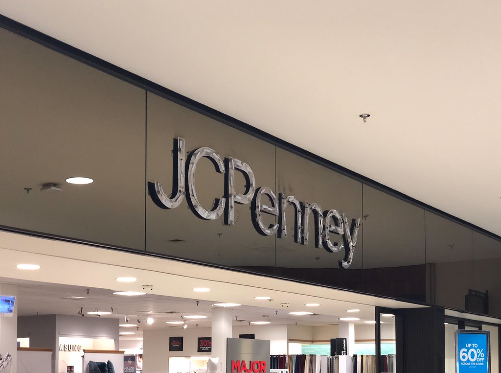 JCPenney (Valley View Mall) Sign upgrade and lens replacem… Flickr