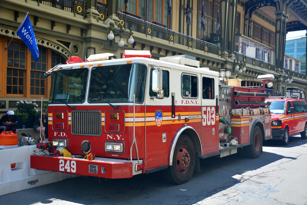 Seagrave 1000-500, (2002) Fire Bureau, FDNY Fire Truck 503, Manhattan