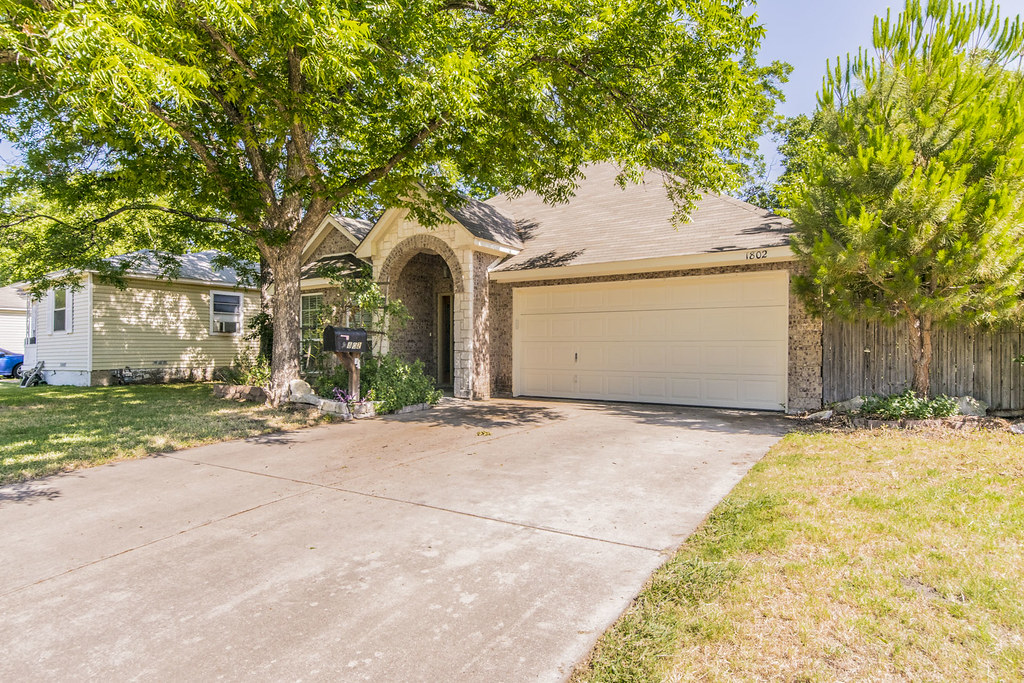 1802 Willow Street Grand Prairie , TX 75050 Brent Eckley Flickr