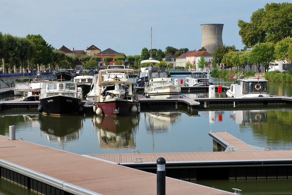 MontceaulesMines (71) canal du Centre Cette photo a pa… Flickr