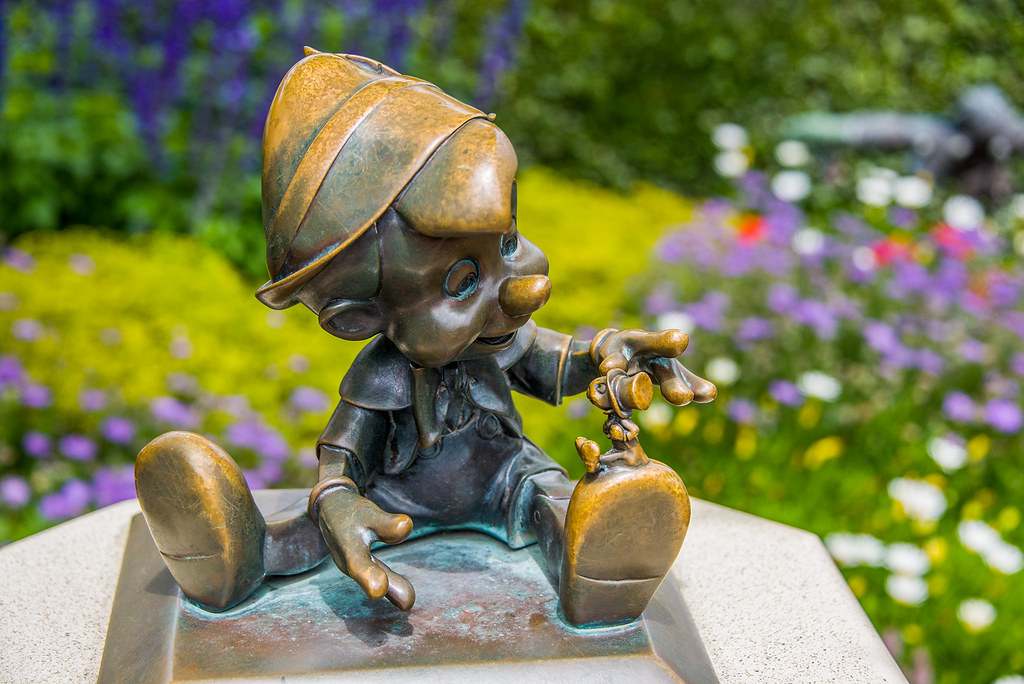 Disneyland statues _GML0874 Landis Flickr