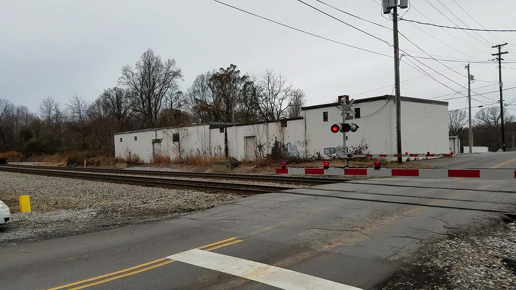 train at Carroll Avenue in Lynchburg smartphone dump Kipp Teague Flickr