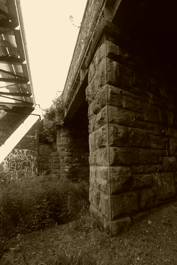 Old railway bridge under Walkley Lane, Heckmondwike. (Form… Flickr