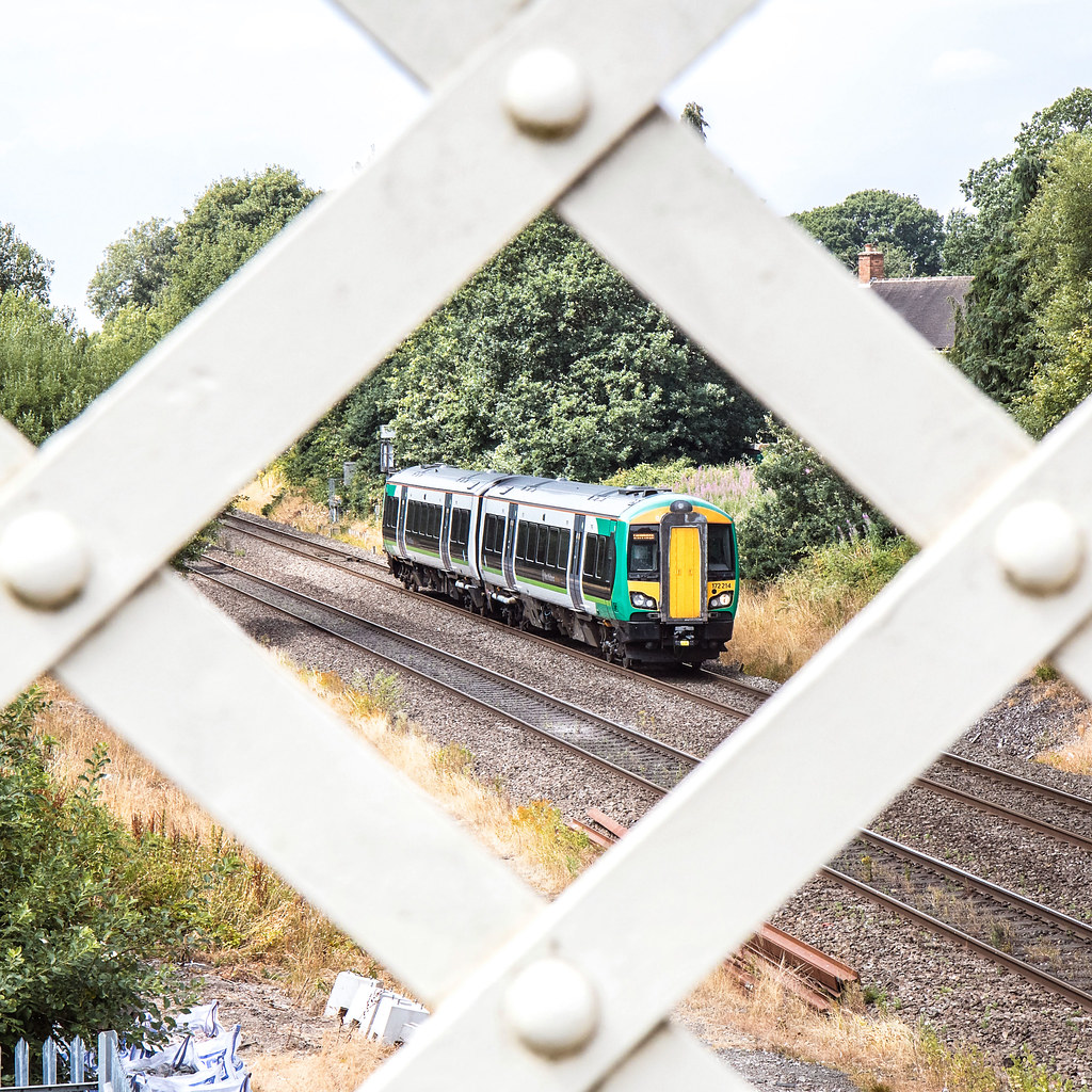 172 214. Bentley Heath Crossing. Service to Dorridge. ricsrailpics