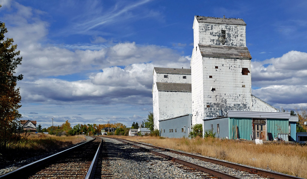 Grain elevators De Winton Alberta. Located virtually on th… Flickr